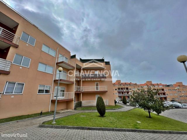 Apartamento T2 c/ Lugar de Garagem em Canelas Edifcio Prestige