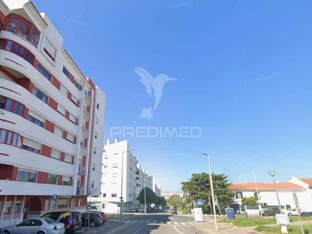 Apartamento T2 c/ parqueamento na Cavaleira