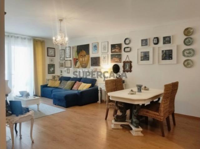 Apartamento T2 c/ terraço no Edifício Alves Redol | Vila Franca de Xira