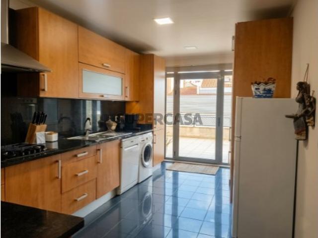Apartamento T2 c/ terraço no Edifício Alves Redol | Vila Franca de Xira