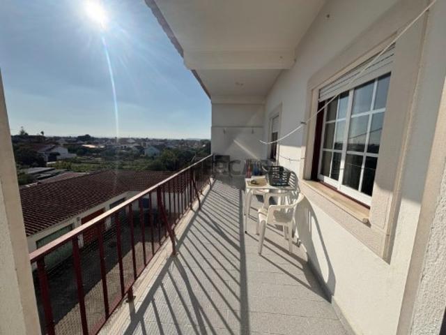 Apartamento T2 c/ Varanda e Sótão em Fazendas de Almeirim Conforto, Espaço e Tranquilidade