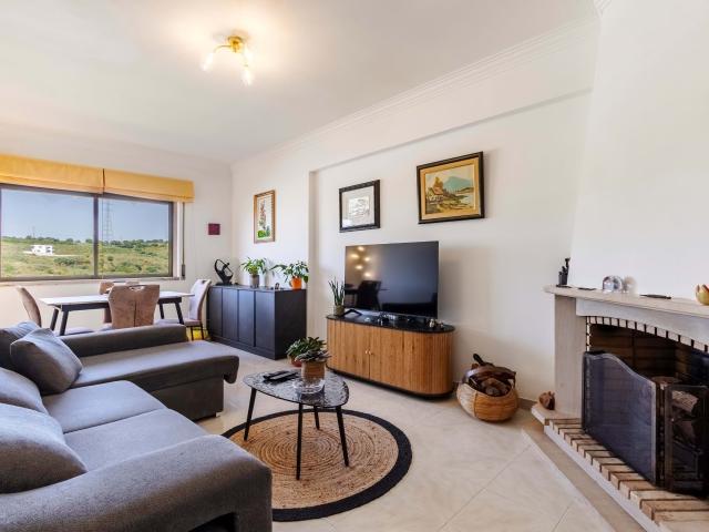 Apartamento T2 c/ Varanda no Casal do Cotão, Sintra