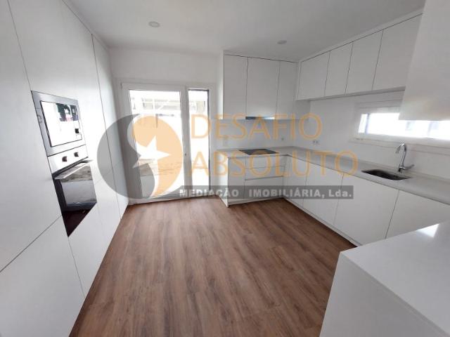 Apartamento T2 c/ Varanda, Pinhal do General Fernão Ferro