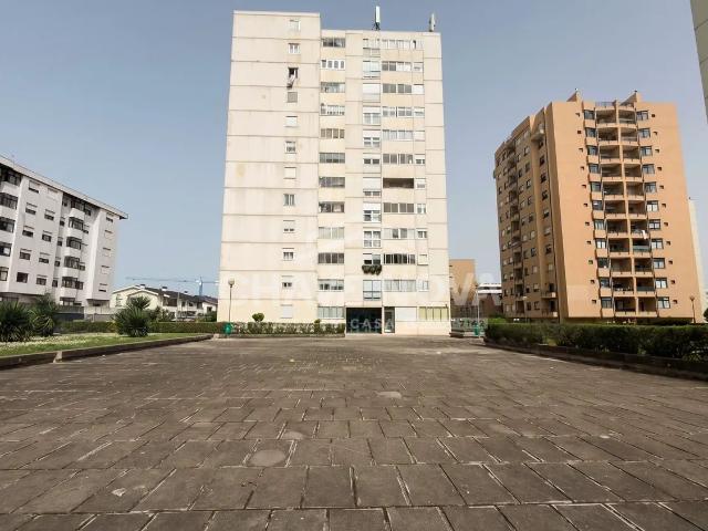 Apartamento T2 c/ Vistas Mar e Lugar de Garagem em Ramalde