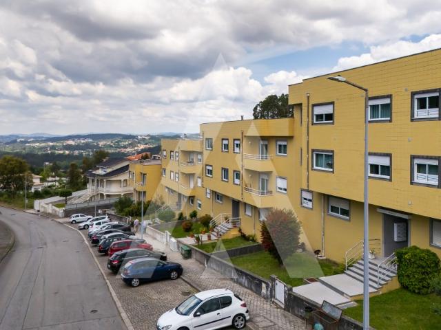 Apartamento T2 Caldas S. Jorge Último Piso / Garagem Fechada