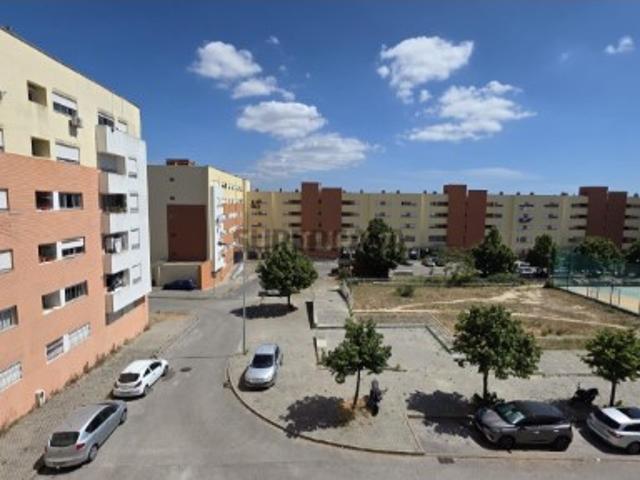 Apartamento T2 Caparica 3 andar com elevador com fácil acesso ás praias