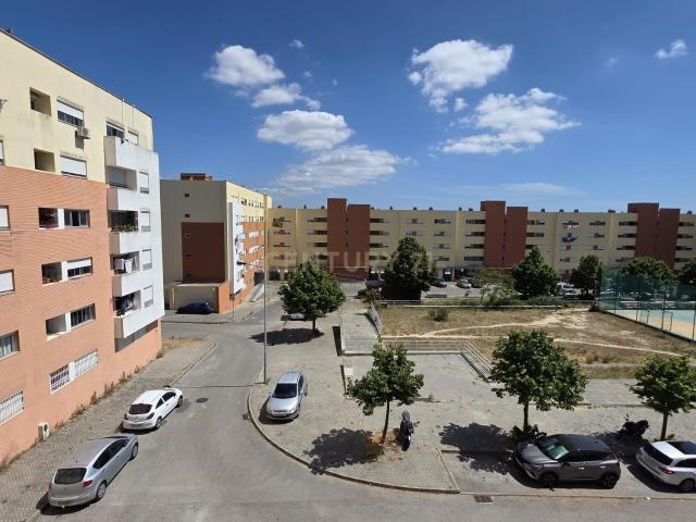 Apartamento T2 Caparica 3 andar com elevador com fácil acesso ás praias