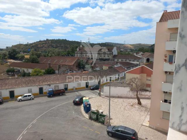 Apartamento T2 – Carregado Em Remodelação