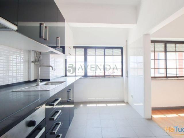 Apartamento T2 centro Barreiro para arrendamento | 26064091638