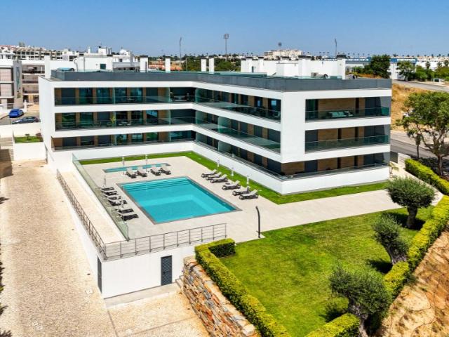 Apartamento T2 moderno em condomínio privado com piscina