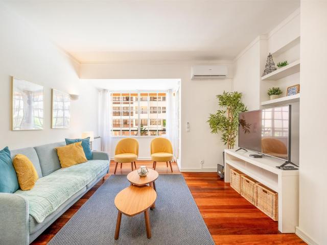 Apartamento T2 Chave na Mão para Venda no Bairro do Rosário. 102m² Cascais e Estoril