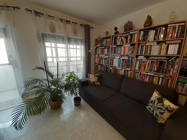 Apartamento T2 com 3 varandas à beira mar em Olhão Baixa 82m² Olhão