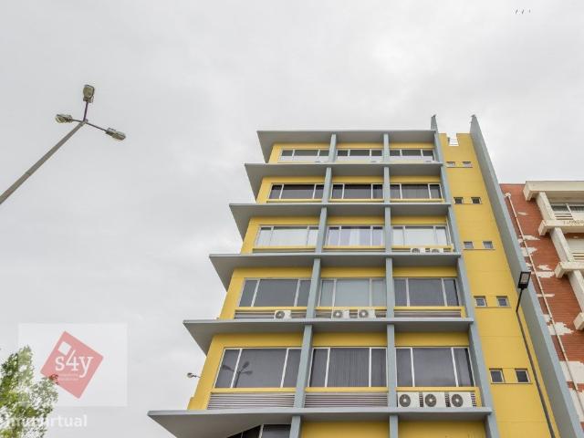 Apartamento T2 com 3 lugares de parqueamento e arrecadao!