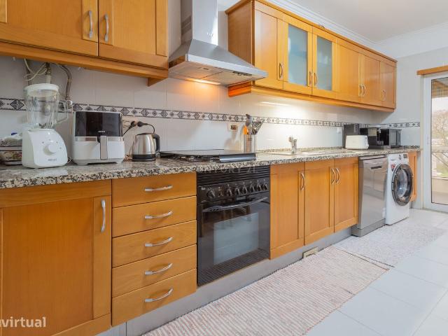 Apartamento T2 com 114m2 e garagem