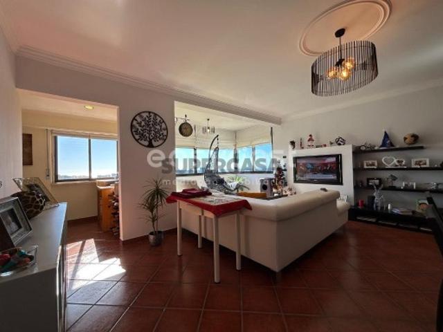 Apartamento T2 com sala de 40m2 e Vista Panorâmica sobre o Rio Tejo em Vila Fria
