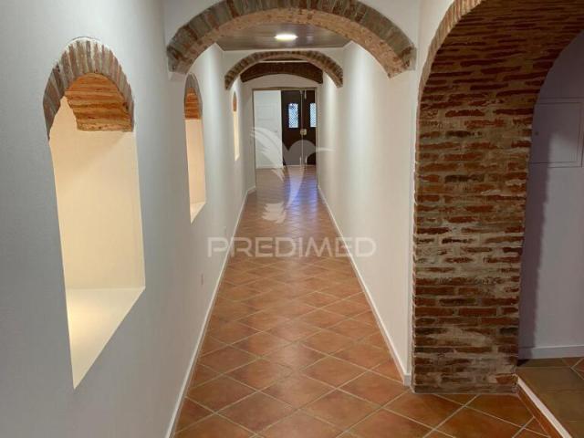 Apartamento T2 com 176mt2 e Logradouro