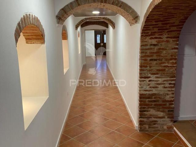 Apartamento T2 com 176mt2 e Logradouro