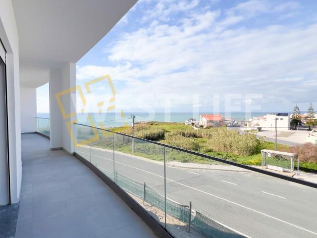 Apartamento T2 com 2 varandas a 200 metros da praia de Santa Cruz com vista MAR NOVO