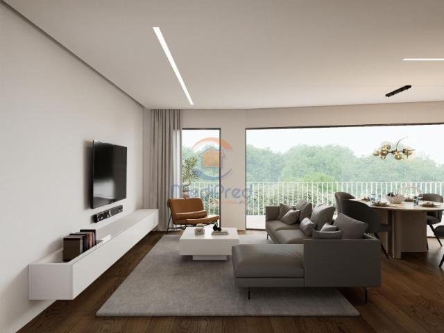 Apartamento T2 com 2 Varandas e 2 Parqueamentos | Famões, Odivelas
