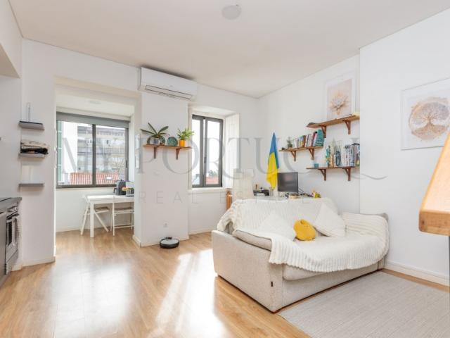 Apartamento T2 com 2 Pisos e Ar Condicionado Charme e Modernidade na Ajuda