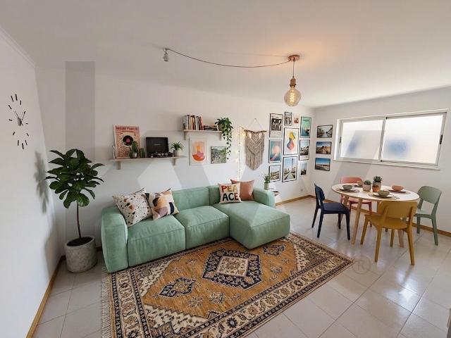 Apartamento T2 com 70 m² na Mina de Água, Amadora