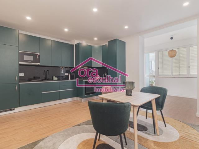 Apartamento T2 com 72 m2 Totalmente Remodelado em Campolide Lisboa!