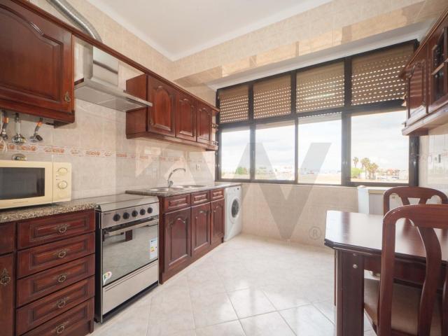Apartamento T2 com 80 m2 no Lavradio – Mobilado