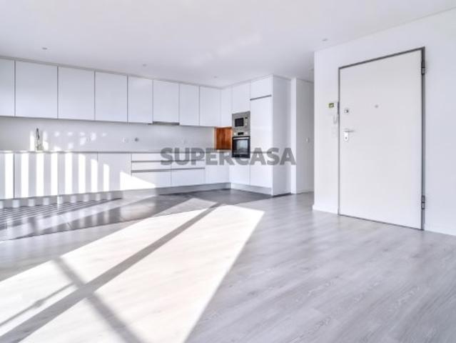 Apartamento T2 com 85 m² no 9º Andar, com Elevador e Arrecadação
