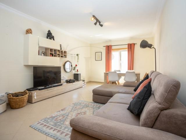 Apartamento T2 com 91 m² na Quinta do Conde Excelente Localização e Pronto a Habitar!