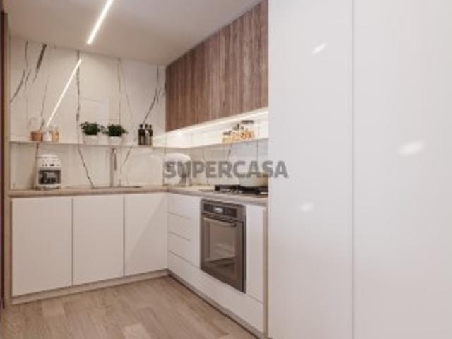 Apartamento T2 com ampla varanda e garagem para dois carros