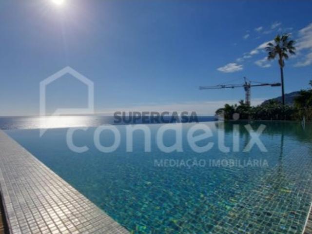 Apartamento T2 com acesso direto à praia