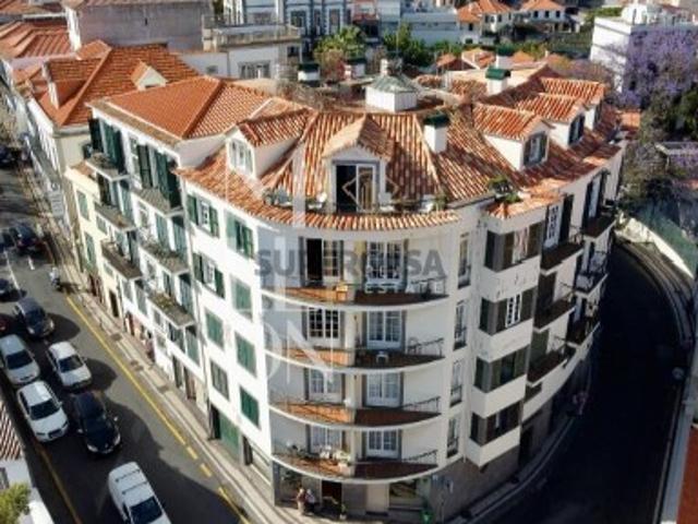 Apartamento T2 com Águas Furtadas e Terraço Privativo