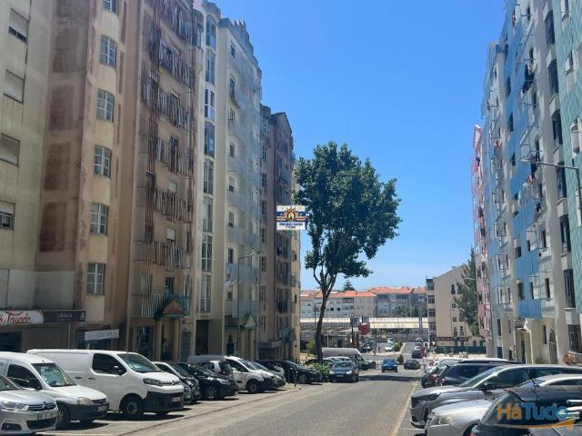 Apartamento T2 com Área bruta privativa 77m² e Arrecadação em Tapada das Mercês | 26064074807