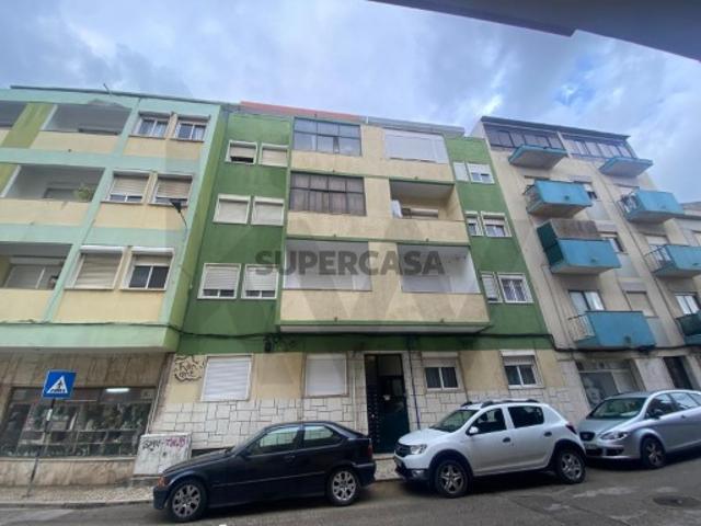 Apartamento T2 + 2 área dependente e terraço Barreiro | EXCELENTE POTENCIAL RENTABILIDADE