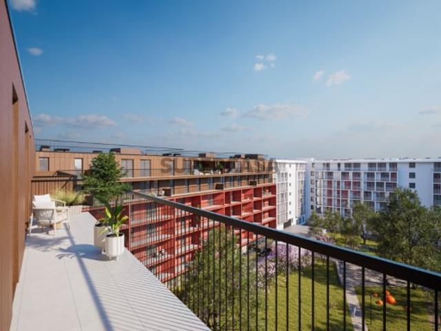 Apartamento T2 com área exterior e garagem no Areeiro, Lisboa