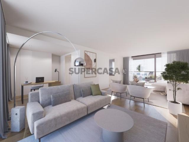 Apartamento T2 com área exterior e garagem no Areeiro, Lisboa