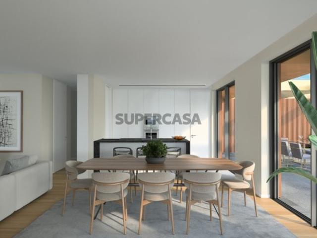 Apartamento T2 com área exterior junto à Marina Do Douro