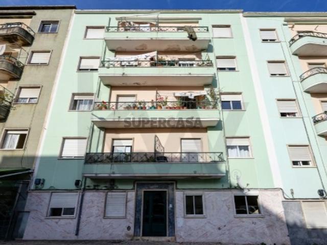 Apartamento T2 com Arrendamento Vitalício na Av. Principal Queluz | Sintra