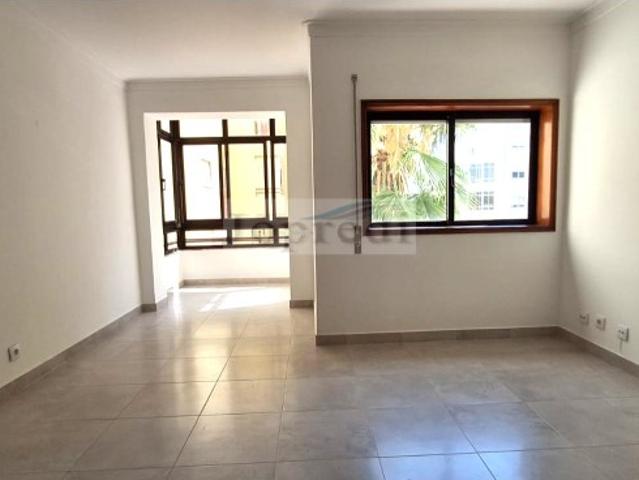 Apartamento T2 com arrecadação