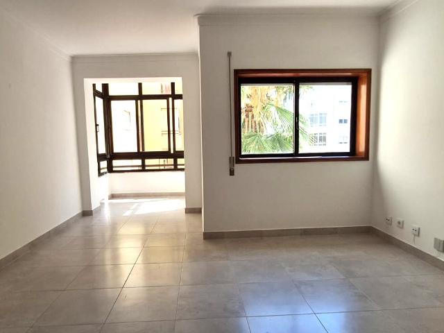 Apartamento T2 com arrecadação