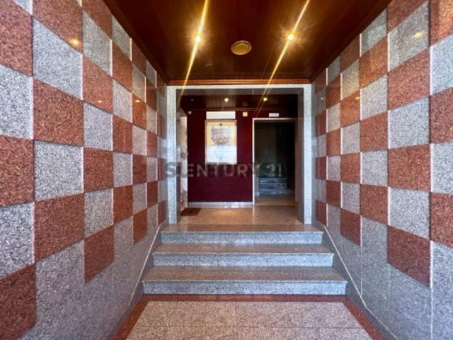 Apartamento T2 com arrecadação à venda Santa Marta do Pinhal, Corroios