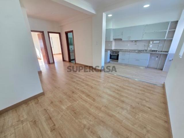 Apartamento T2 com Arrecadação de 12 m2 | Olival Basto, Odivelas