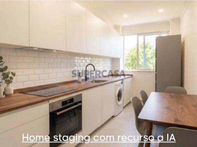 Apartamento T2 com arrecadação em Alcabideche
