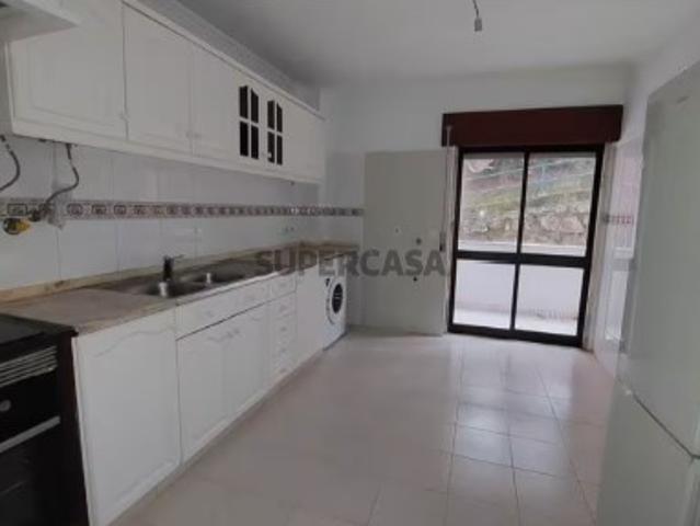 Apartamento T2 com Arrecadação em Mem Martins