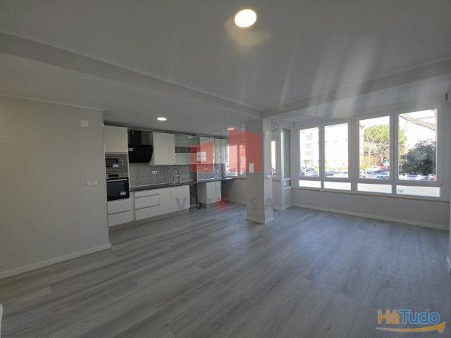 Apartamento T2 com arrecadação em Oeiras | 26084073639