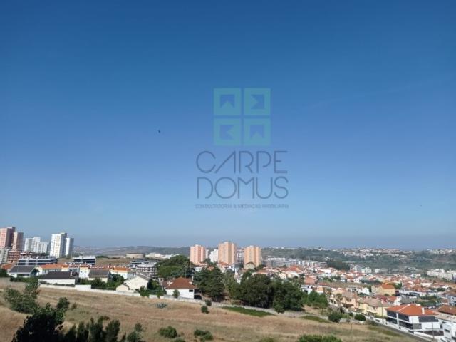Apartamento T2, com arrecadação Jardim da Radial Ramada, Odivelas