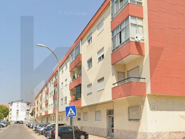 Apartamento T2 com Arrecadação na Urbanização da Fazendinha, Moita