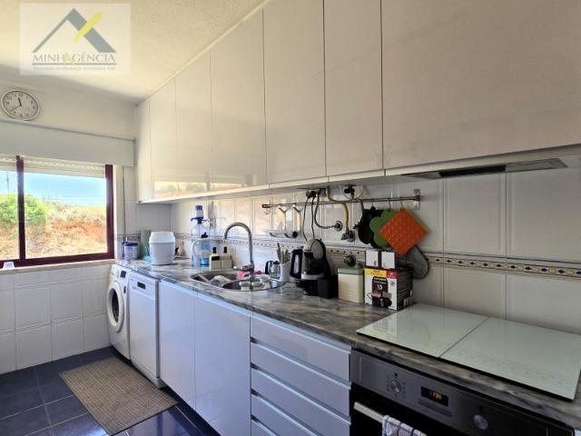 Apartamento T2 com Arrecadação no Vale do Cobro em Setúbal