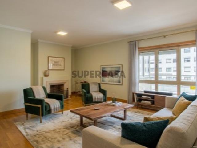 Apartamento T2 com Box no Carvalhido Excelente Localização e Áreas Generosas