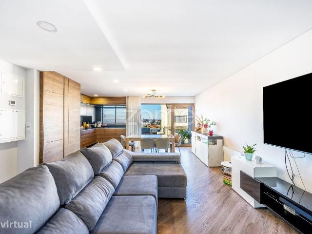 Apartamento T2 com box fechada e varanda em Baguim do Monte